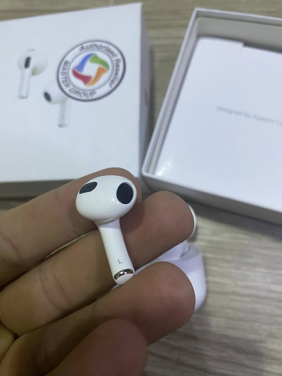 اير بود الجيل الثالث ضمان ماستر بس منتهي السماعه نضيفه جداً استعمال قليل الي تفيده خلي يراسلني سعرها ٨٠ وبيها مجال بسيط ***********
