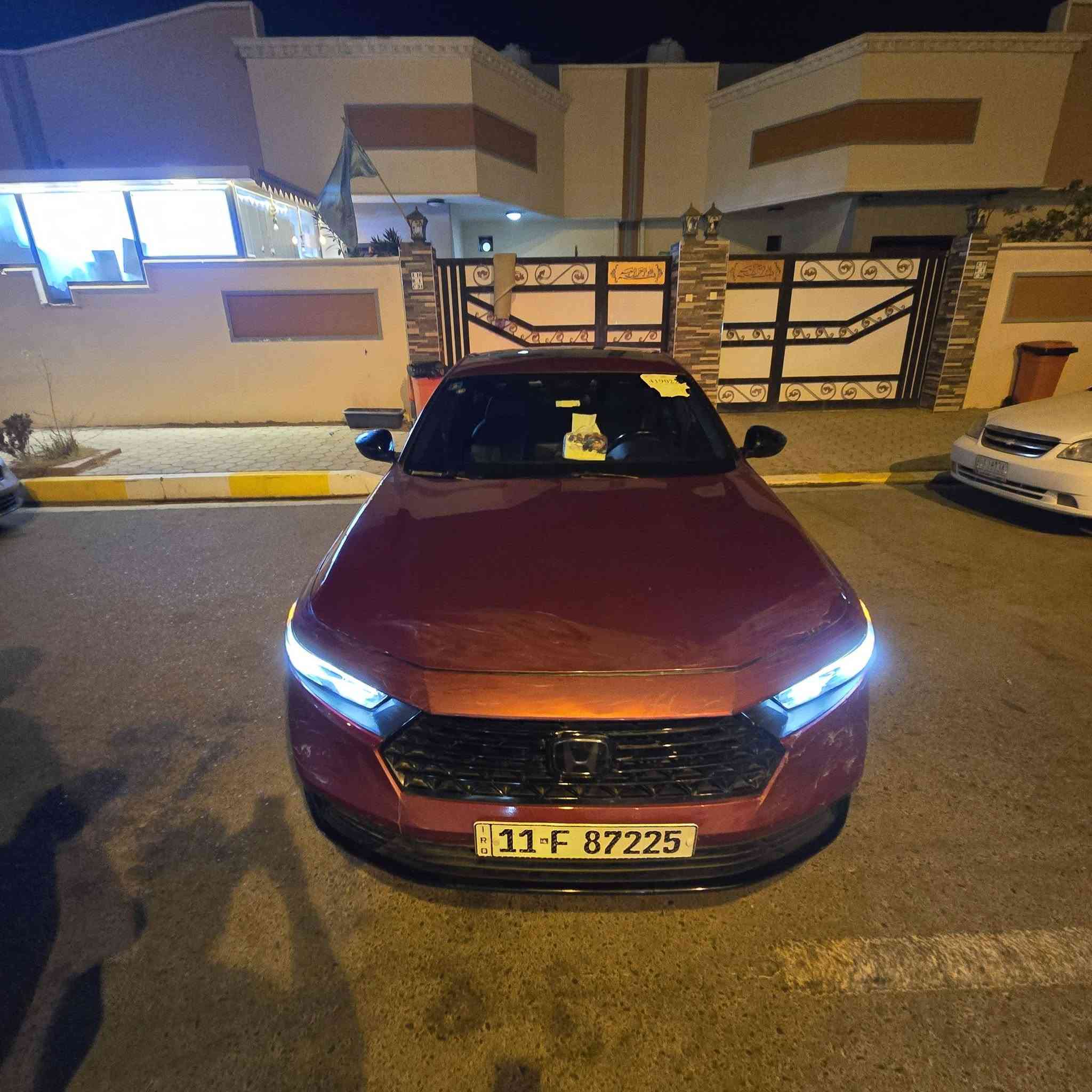 السلام عليكم للبيع فقط 
هوندا اكورد سبورت L هايبرد🔋2024
(رقم بغداد بأسمي شرط التحويل )
الحادث:- 
المواصفات فوول ١/١
المحرك ٤سلندر 2000تنفس طبيعي (هايبرد)
فتحه 
تبريد قطعتين 
تحديد مسار 
خروج عن المسار 
سياقه شبه ذاتيه 
بصمه 
ابل كار بلي 
اندرويد اوتو
كشن جلد 
كشن كهرباء (خزن ميموري)
كشن تدفئه 
شفتات ستيرن 
شاشه كبيره 
٤وضعيات قياده (ايكو /نورمل /سبورت /انتلجنت )
اضائه LED
كامره خلفيه ٣وضعيات 
مثبت سرعه 
تشغيل عن بعد 
مانع تصادم 
تحكمات ستيرن 
السياره ماشيه  وقابل للزياده 
السياره اقتصاديه جداً بالبانزين ومعروفه الاكورد ومواصفاتها 
ومساحتها الداخليه كلش واسعه 

السعر :-  خاص  وجدآ مناسبه اقل سعر من دخولها  للعراق يعني ماتعب  نفسك  وتكص من الخارج  سهله  صارت 
مكان :-بغداد 
للاستفسار ***********
