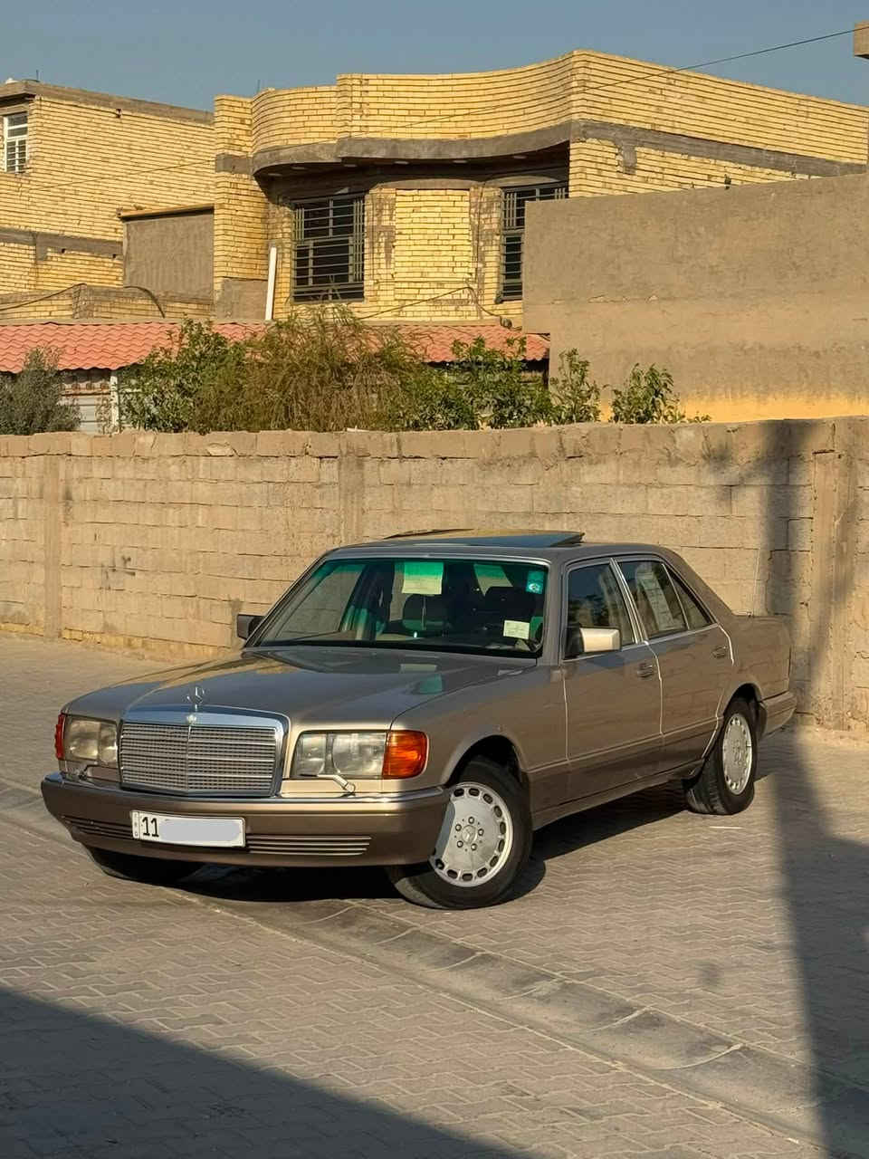 السلام عليكم شباب 
بسبب الوعود الكاذبه اعادت النشر 
مارسدس رائاسي للبيع  
موديل ١٩٩١ ابلاد السياره حلوه بيه صبغ جماليه محرك عنكبوت SE300
وجنايت المارسدس يعرفون مواصفاته كهربائيات كله شغاله تدفئه تبريد شغاله 
رقم بغداد 
ومكانه بغداد 
سعر 95وبيه مجال للشراي 
رقم للتصال ‭***********‬
