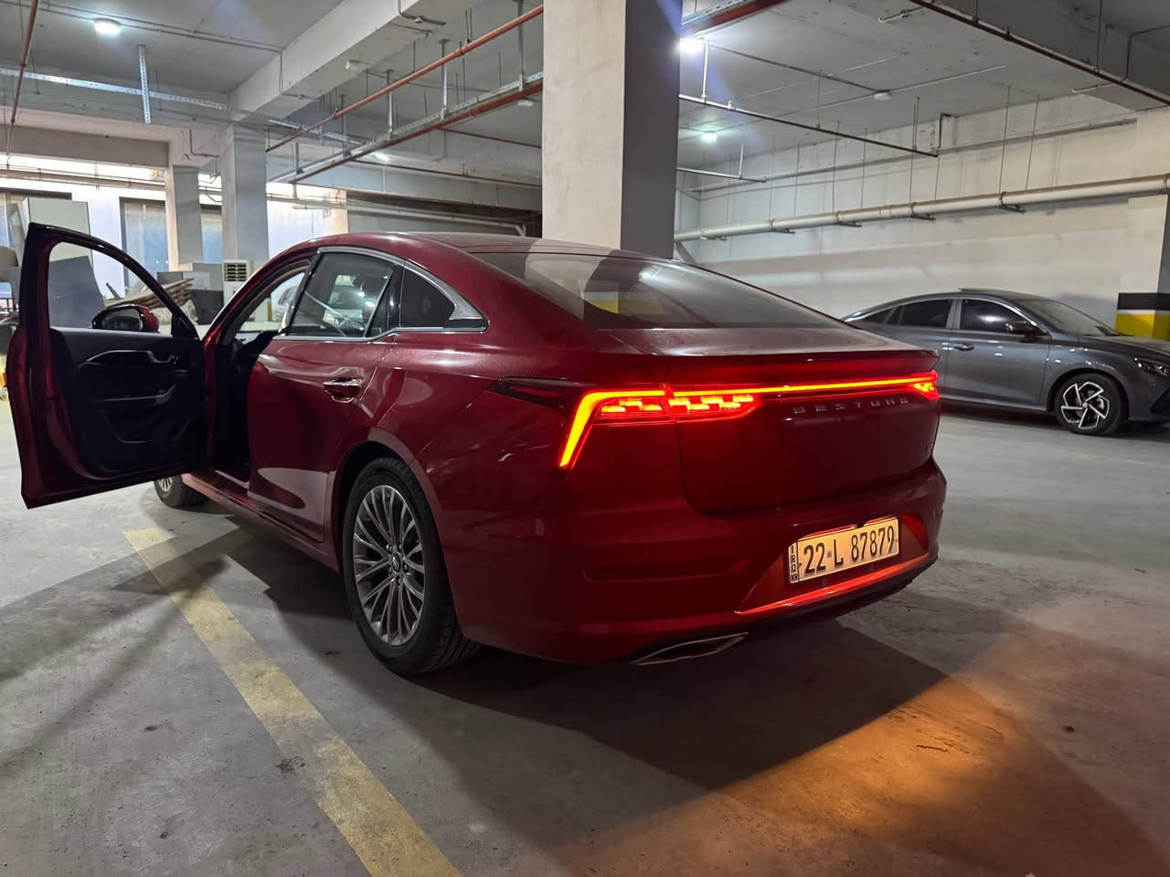 📣 بۆ فرۆشتن: Bestune B70 Premium 2023
ئۆتۆمبێلێکی زۆر خاوێن و کەم ڕۆیشتوو، بە مەرجی شەریکە و بێ لێدان.
🛠 زانیارییە تەکنیکییەکان:
• مۆدێل: ٢٠٢٣ (2023)
• کیلۆمەتر: ٥,٠٠٠ کم (5,000 km) - زۆر کەم ڕۆیشتووە.
• بزوێنەر: 1.5 Turbo (پێشکەوتوو و بەهێز).
• گێڕ: 7-Speed DCT (گێڕی دووبڵ کلاتچی ٧ نمرەیی، زۆر خێرا و نەرمە).
• دۆخی دەرەوە و ناوەوە: وەک سفر وایە، بێ بۆیە، بێ سارد 

🛡 گرەنتی شەریکە : 5 ساڵ یان 150,000 کیلۆمەتر

✨ گرنگترین مۆسەفاتەکان (Premium):

حاسەی پێشەوە و پشتەوە

• کوشنەکان: جلد، کارەبایی، و گەرمکەرەوە (Heated Seats).
• تەکنەلۆژیا: شاشەی گەورە, youtube, car play ، کامێرای ٣٦٠ پلە، ڕاداری پێش
• دیزاین: پانۆراما، لید لایتی زیرەک، ویلی نایاب.
• ئارامی: Lane Assist و سیستەمی برێکی زیرەک.

💰 نرخ: (170 وەرەقە) و مەجال

📍 پەیوەندی و شوێن:
• شوێن: هەولێر (Erbil)
• ژمارەی مۆبایل: ***********

📣 للبيع: Bestune B70 Premium موديل 2023
سيارة بحالة الوكالة، نظيفة جداً واستخدام قليل، بشرط الفحص (بدون صبغ أو حادث).
🛠 المواصفات الفنية:
• الموديل: 2023
• المسافة المقطوعة: 5,000 كم فقط (شبه صفر).
• المحرك: 1.5 Turbo (قوي واقتصادي).
• ناقل الحركة: 7-Speed DCT (تبديلات سريعة وناعمة).
• الحالة: السيارة بحالة الشركة، بدون صبغ، بدون تعديل بارد، وبدون أي عيوب.
• 🛡 الضمان: ضمان الشركة لمدة 5 سنوات أو 150,000 كم.
✨ أبرز المواصفات (فئة Premium):
• الحساسات: حساسات أمامية وخلفية (Front & Rear Sensors).
• المقاعد: جلد، تحكم كهربائي، ومزودة بنظام تدفئة المقاعد (Heated Seats).
• التكنولوجيا: شاشة كبيرة، يدعم (YouTube, CarPlay)، كاميرا 360 درجة، ورادار أمامي.
• التصميم: فتحة سقف بانوراما، إضاءة LED ذكية، وويلات مميزة.
• الأمان: نظام تحديد المسار (Lane Assist) ونظام بريك ذكي.

💰 السعر :  (170 ورقة) مع مجال بسيط
📍 الموقع والتواصل:
• الموقع: أربيل (Erbil)
• رقم الهاتف: *********** أربيل, العراق
