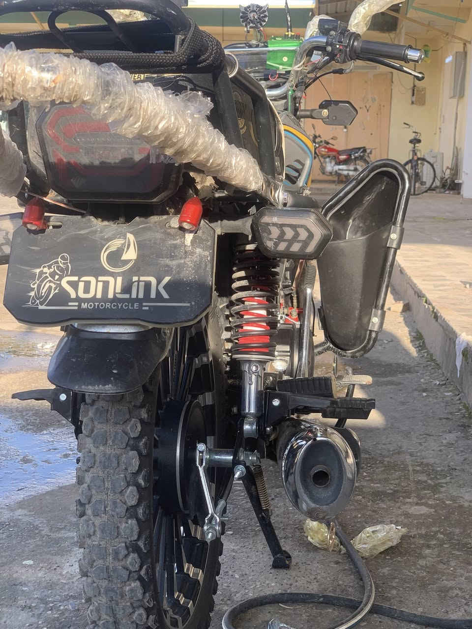 السلام عليكم سيفان سونلك موديل 2025 
مكفول كفاله عامه من كلشي كله شركه شخط  مابي مجنبز  كامل مصروف علي بل ١٢٠ الف مأطور مرتب او جاهز  شغل واطلع 
السعر 850 وبي مجال 
الرقم ***********
