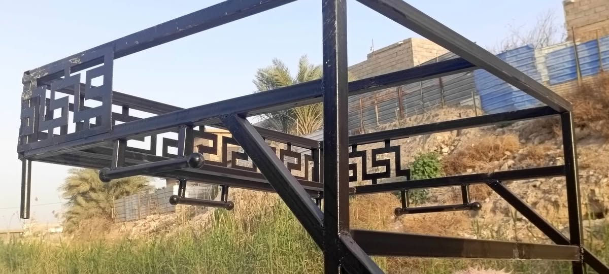 سقفيه البيع تفصال جديد حديد وسط  مكان الخمسه كيلو قرب مطعم حجي محمد سعر 80وبيه مجال قليل رقم الهاتف ***********
