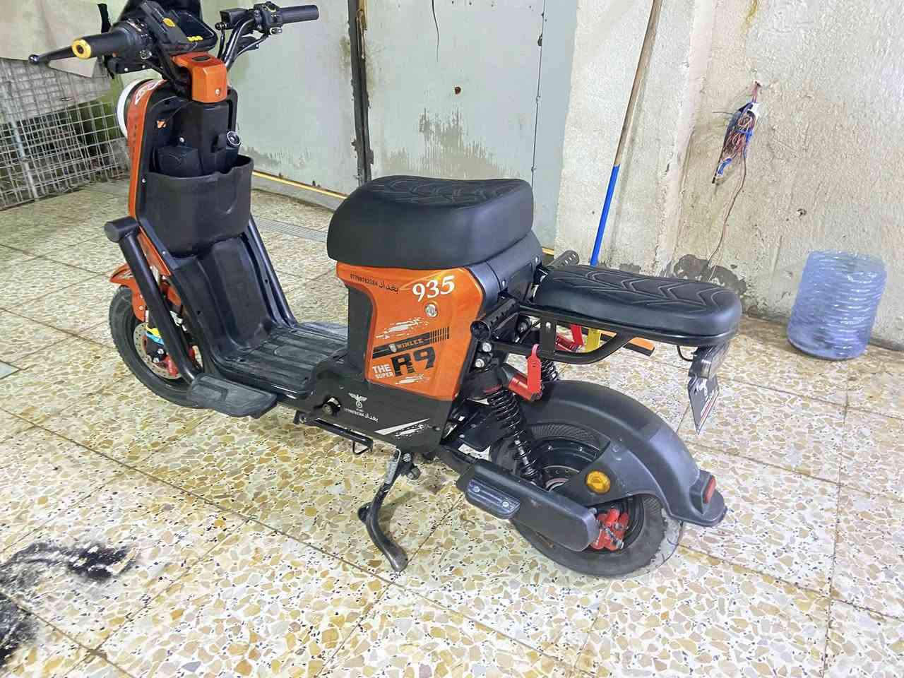 سلام عليكم لبيع دراجه شحن جديده كلش غراضه كله موجوده شتريناه ضلت بل بيت حته تايراته بعدهن بخطهن  صاله ٢٥ يوم من خذيناه العنوان بصره ٥ميل شارع حي طارق السعر ٥٠٠ بيهً مجال رقم الهاتف ***********
