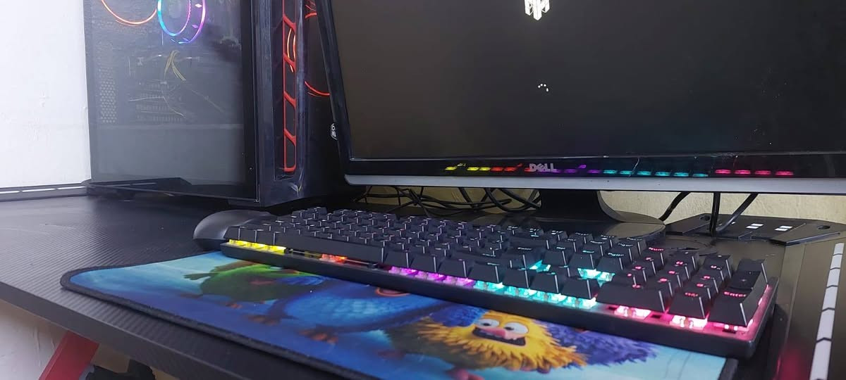 كومبيوتر للبيع و المواصفات في الصوره لا يوجد توصيل مع الشاشه dell و كيبورد جيمنج 700الف و بي مجال   ***********
