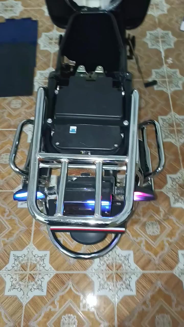 السلام عليكم متاح مطور شحن للبيع كهربائياته كله شغاله تاخذ علئ الفحص 5 بطاريات المطور مامستخدم شي قليل  تاخذ علئ الفحص المطور جاهز من كلشي النضافه مثل ماموضح بلصوره  السعر 500 وبي مجال  للاستفسار اكثر الاتصال علئ الرقم ***********
