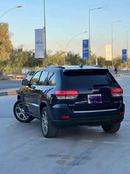 جيب جراند شيروكي 2015 للبيع
════════════════════════════ 

المواصفات الأساسية:

 * النوع: جيب جراند شيروكي

 * الموديل: 2015

 * النسخة: ليمتدد (خليجي)

 * اللون: نيلي

المحرك والمسافة المقطوعة:

 * ماشيه: 250 كم

 * الحالة الميكانيكية: المحرك والناقل (الكير) بحالة ممتازة ووضعية الشركة.

 * إضافات: تحتوي على منظومة غاز مع كارت ضمان، بالإضافة إلى البنزين.

الحالة والأضرار:

 * الضرر: تبديل قطعة في الجاملغ الأمامي فقط، بدون تأثير على الأجزاء الداخلية (الداواخل واللغود).

 * الأيرباكات: جميع الأيرباكات سليمة.

 * الحالة العامة: السيارة بحالة ممتازة، مظهرها جميل ولا تحتاج أي مصاريف إدامة

══════════════════════

*السعر 205$ 

للتواصل والاستفسار:

 * رقم الهاتف: ***********
