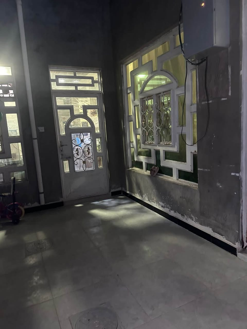بيت في المناذره حي المطاط خلف المجمع السكني ١٠٠متر مربع يحتوي على غرفتان وصاله وستقبال وحمامات داخلي وخارجي باقي التفاصيل خاص ***********
