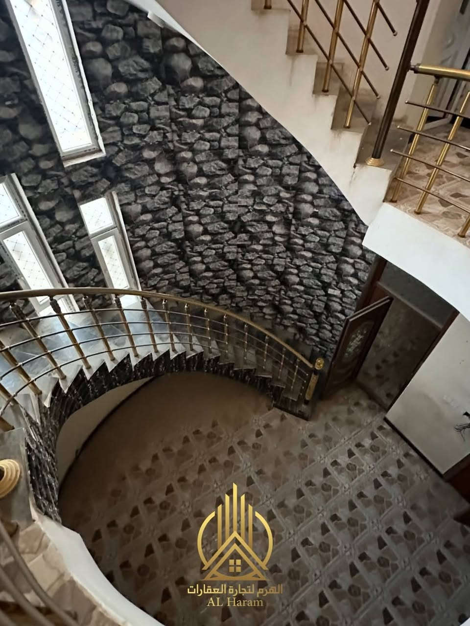 بيت 200متر بالانتفاضه 2 طابقين بناء حديث 2020 .  5غرف نوم بيع سريع 390وبيه مجال قرب المحافظه الجديده والبيت فارغ ***********. @إشارة
