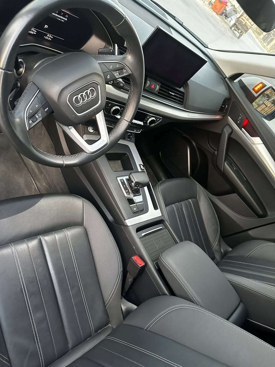 🚗 للبيع: أودي Q5 الموديل 2023
📍 مكان السيارة: بغداد - الكرادة

📊 المسافة المقطوعة: 87000 كيلومتر

🛠️ المحرك: 4 سلندر – تيوربو 

• فول مواصفات 1/1

• دفع رباعي AWD

⚠️ أضرار السيارة:

• صبغ جاملغ امامي ايسر مع ربع الدعامية بدون حادث او ضرر داخلي تقرير وسونار موجود

• دخول جديد شهر 8 /25

📌 تفاصيل إضافية:
• رقم السيارة: بغداد الدولي الجديد

• باسم المالك تحويل مباشر

• لون السيارة: أبيض

💰 السعر: 275

📞 للتواصل: ***********
