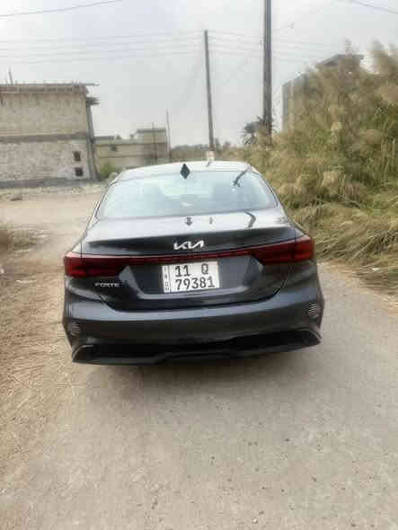 كيا فورتي 2023 اللون فيلي  ايرباك بردة  راجع سستم 
باب بارد جاملغ بارد  وباب تبديل نفس لون 
 وارد امريكي رقم بغداد تحويل ثاني يوم 
حادث السيارة. 
موضح بالصور 
السيارة ماشية 19 الف محرك 2000 DOHC
ســعــر 163 ورقة وبيهه مجال بسيط 

- بريك abs. 
- مدخل اواكس usp. 
- حاكية اتصال. 
- شاشة كار بلي. 
- كامرة دوارة.  
- حساس اطارات. 
- ثلاث انظمة قيادة .
- ⁠اريل نڤكيشن. 
- شاشة اعطال. 
- نظام خرائط. 
- شاشة عرض كبيرة
- تحديد مسار 
- مانع تصادم
- مثبت سرعه كروز 
- ⁠قيادة ذاتية 
-  عدسات لايت LED 
صور الحادث موجودة 
السيارة مكفولة كير مكينه شاصي لغود 
عنوان السيارة بغداد الدورة  مقابل ابو طيارة 
***********
