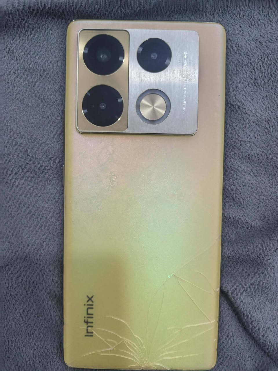 نوت 40 برو 5g ذاكرة 256 
جهاز ظهر مال مفطور وبي طبع كولش خفيف بشاشة هاي نقطة البيضة عكس مال تصوير مبي نقطة مبي نقطة عكس تصوير فقط كل لبي شاشة طبع خفيف وظهر مكسور  باقي مكفول سعر 180 الف 
مكاني النجف الاشرف شارع مجمعات مجمع الكرار 
رقمي ***********
