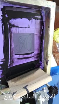 مستعدون الطباعة على الملابس والتشيرتات بطريقة السلك سكرين. الطباعة حسب...