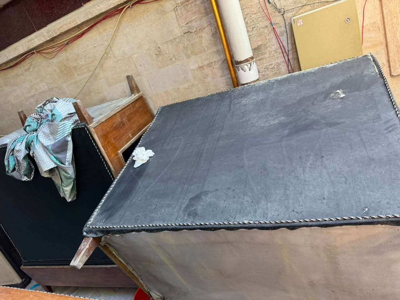 سلام عليكم عندي هذا التخم يرهم للكهاوي للمكاتب كلشي يرهم حلو ومواصفات لا بيهن شك ولا اي شي جدد كاملات 8 قطع رايده ب200 وبي مجال للطيبين للتواصل هذا رقمي ***********
