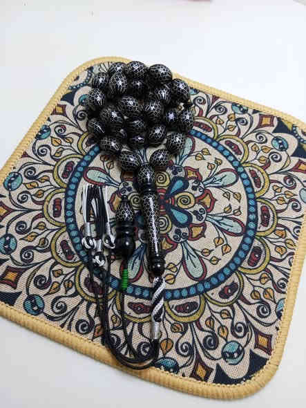 ذهب الاسود أو اليسر الحجازي البحر الاحمر 
شغل الاسطى طرزان دگ فضه عيار 1000
الوزن 95 غرام قياس الحبه 13. 17 ملم
عدد الحبات 33 حبه السعر نهائي 200 الف
مع أجور التوصيل 5 الف ***********
