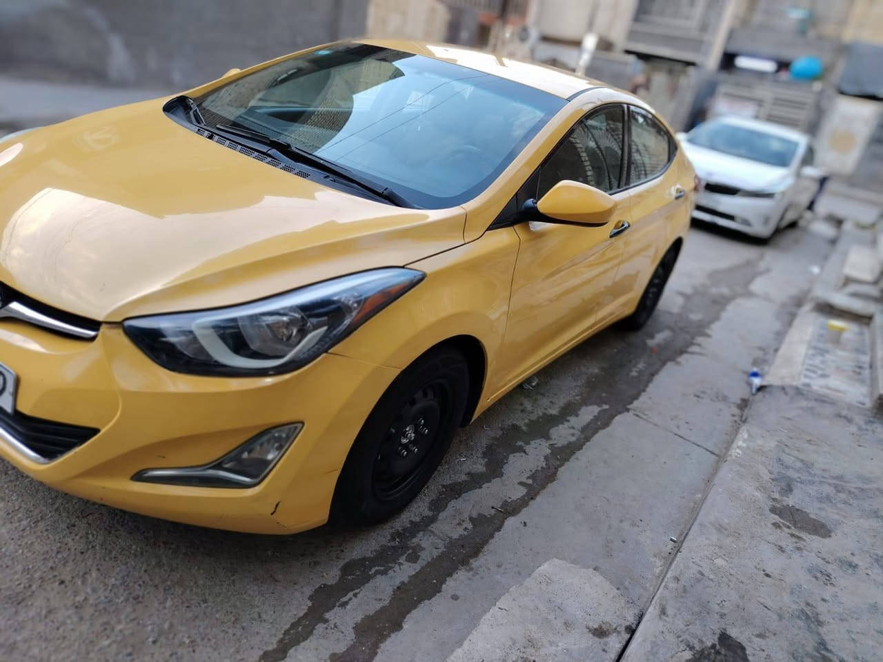 السلام عليكم سيارة النتراة موديل 2015وارد أمريكي حادث طخة بل جاملغ الخلفي  والباقي كفالة عامة تخم تاير جديد باتري جديد تدفئة تبرد حدادية جديد مامي خلفي جديده مكينة وكير ما مفتوحات  السعر 11 8 الهاتف *********** مكاني بغداد
