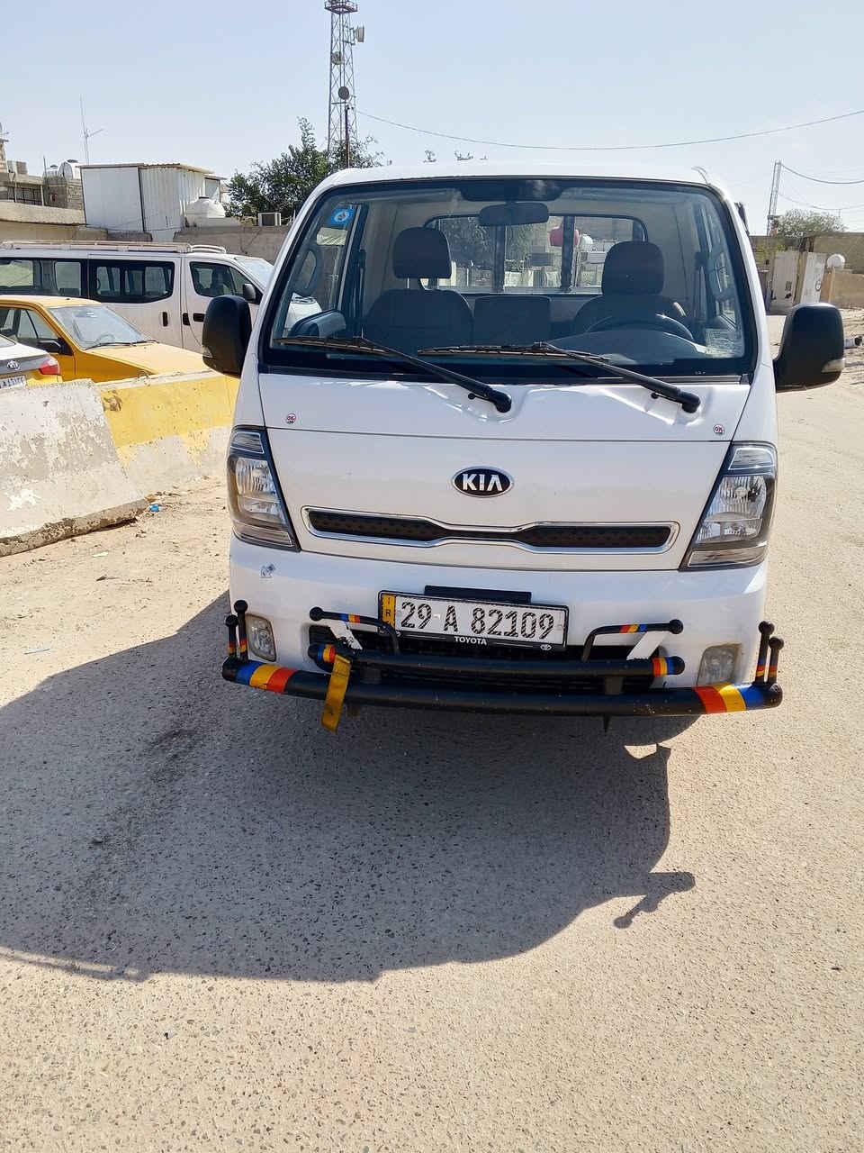 السلام عليكم كيا 2700للبيع موديل 2020 سيارة حلوة مال جناي بيها صبغ باب السايق مثل  بالسونار والباقي كفالةة السعر 132وبيها مجال العنوان بغداد الامين الثانيةالشراي يتصل ع رقم ***********

