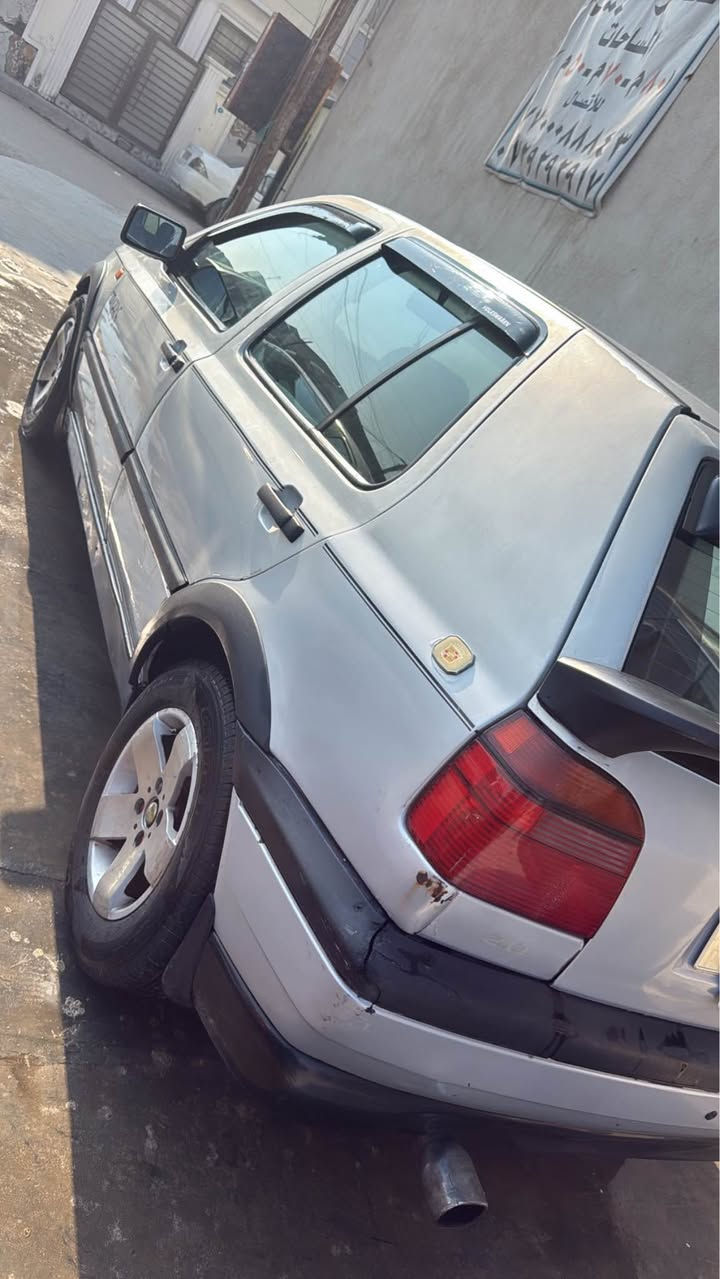 كولف 92
‎ محرك 2000 كير اوتو   
‎كهربائيات. وتفاصيلها كل على  وضع الشركه ما ملعوب بيها 
‎طبعا السياره  صدرها امامي خلفي     
‎كير مكينه تمام 
‎تبريد ثلج شغاله.  
‎ ويل رياضي وتخم تاير   
‎ غرفتها نظيفه 
‎السياره كاملها مكمله اي نقص ما بيها  
‎رايده 42 وبيها مجال بسيط
‎مكاني الدوره  *********** بغداد, العراق
