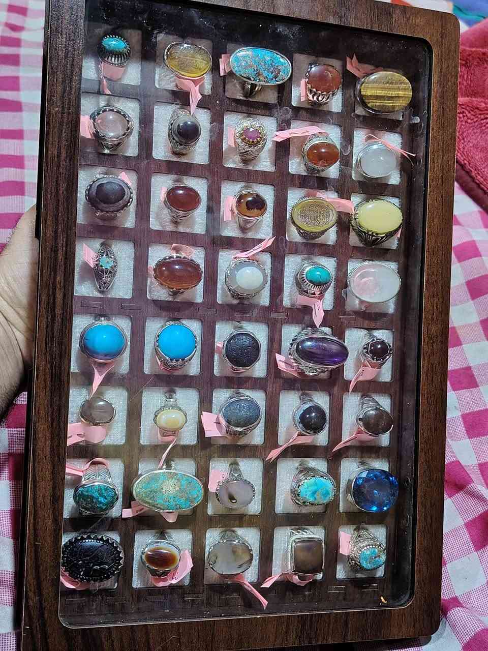 السلام عليكم جميعآ
صياغات يدويه عراقيه فضه ٩٢٥
40 خاتم شلع ابيع ماابيع مفرد
شلع على 25 الف الخاتم  👉
اكو بيهن أكثر من هاي قيمتهن
*********** واتساب أو اتصال
