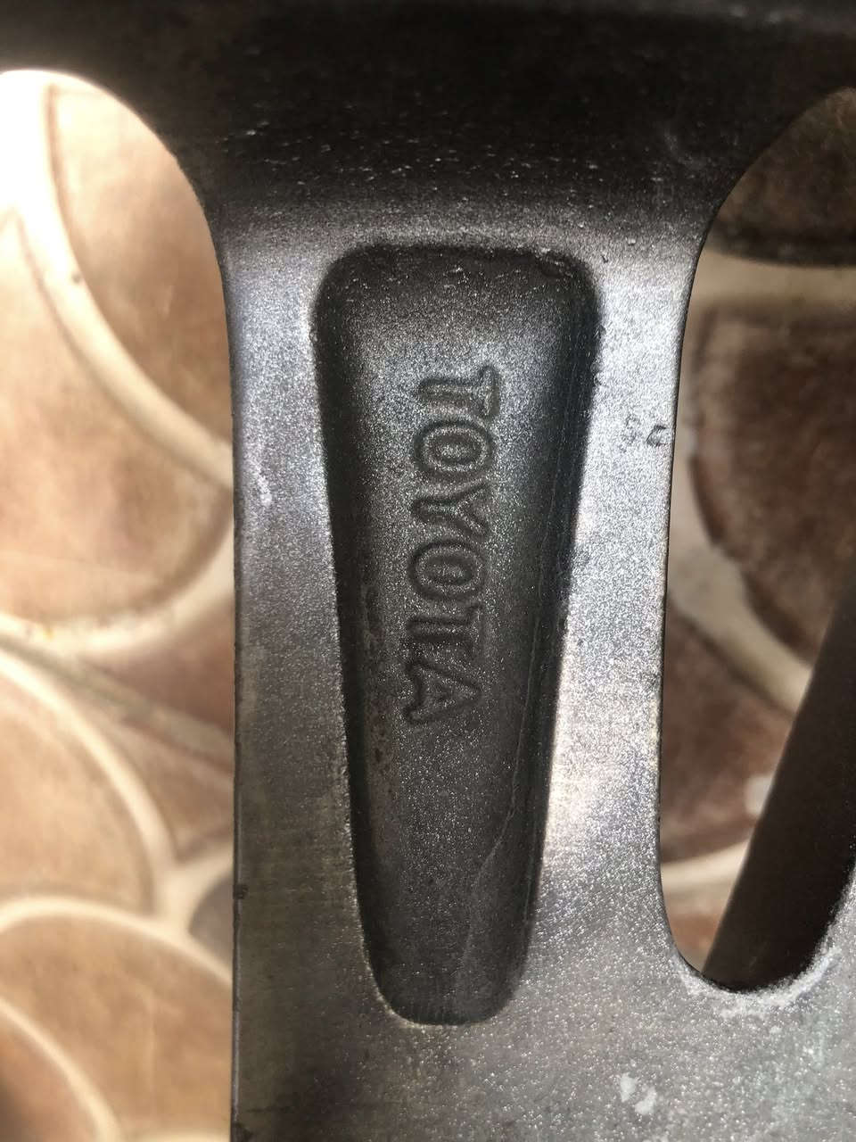 حجم ١٦ كورلا اصلي مع التايرات. ٣٦٠ الف بغداد غزاليه ***********
