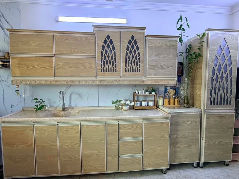 كاونتر  للبيع ألمنيوم داخل وخارج  وسطح مرمر
 نظيف جدا  قياسه ٣٤٠ متر السعر ٥٠٠بي مجال للاستفسار الاتصال على الرقم *********** 
والعنوان يرموك حي الداخليه

