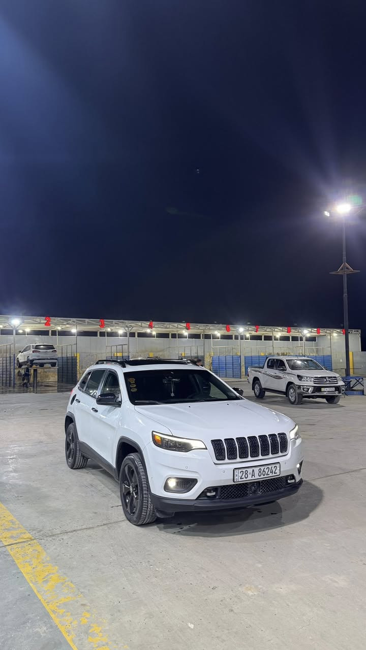 السلام عليكم للبيع او المراوس جيب شيروكي بزون موديل 2019 فئة اوفر لاند 
اعلى فئة فول الفول مواصفات خاصة بانوراما رادارات 360 حساسات من جميع الجهات
 اوتو بارك كشنات تدفئة تبريد ولخلفيات تدفئه وستيرن 
 مانع تصادم كشنات خزن ذاكرة جنطة كهرباء لايتات وره كدام لد اصلي وبعد هواي مواصفات بيهة محرك 6سلندر ماشية 145 مكينة وكير وحدادية جدد وبلاديات وكفاله شرط رقم نجف دولي بسمي سنويه وهزه ورقم جدد توني جددتهن 
صبغ مكانات ابيعك حزام بس كفاله من دواخل ولغود وشواصي وبجم مكاني نجف
السعر 130وبيهة مجال بسيط للاستفسار ***********
