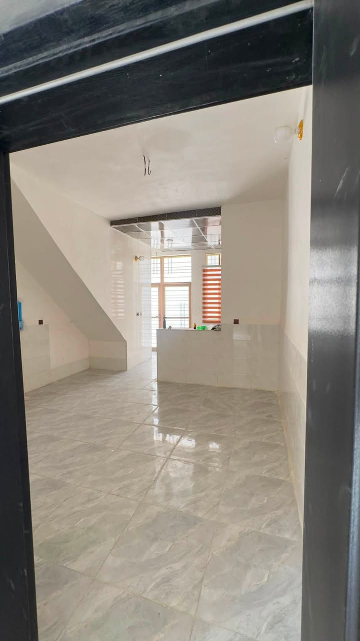بيت طابقين  للبيع ما مسكون نهائياً يعني جديد بناء حديث كربلاء خلف باب طويريج بي سبلت و سخان و ماطور و برد سحب و بي كهرباء مساحته ٥٠ منطقه سكنية راقية بيت يصلح حسينيه و سعرة ١٠٥ بي مجال للتعامل طابو زراعي سند ٢٥ للاستفسار الاتصال على الرقم او التواصل خاص 
***********
