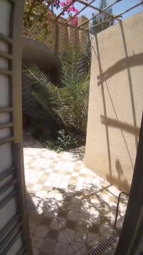 السلام عليكم ورحمه الله وبركاته بيت زراعي للبيع الموقع حي الشهداء المساحه 150 م البناء طابوك البيت يحتوي على غرفه واحده ومطبخ وصاله وديوانيه
***********

