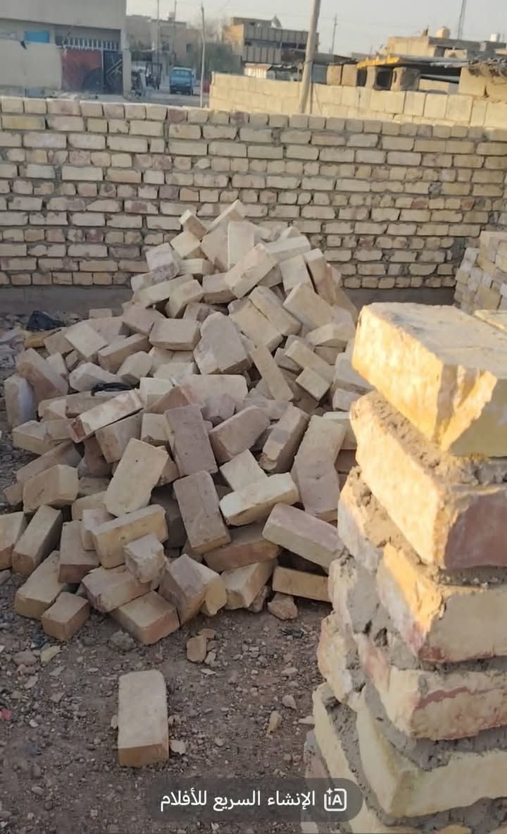 السلام عليكم عندي قطعة ارض مهيكلة ارتفاع 15 ساف طابوق للبيع مساحة 75 ركن مقابل ساحة السعر على الخاص ملاحظة البناء طابوق
العنوان السكلات منطقة 14 محله 206
*********** واتساب الهاتف
