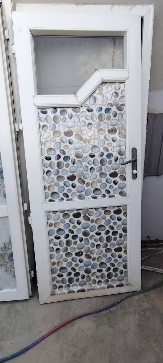 ابواب بلاستك عدد 2
سعرهم اثنينهم 75 بيهم مجال 
الباب الكبير بيه فطر بالملبن بالزاويه. ما يأثر شي  موضح بالصور
قياس الباب الكبير  الارتفاع مترين و25سم
الباب الثاني قياس الارتفاع متر و97سم
عرض 85سم
عنوان الانتصار شارع 60 قرب اسواق الخضراء 
***********
***********
