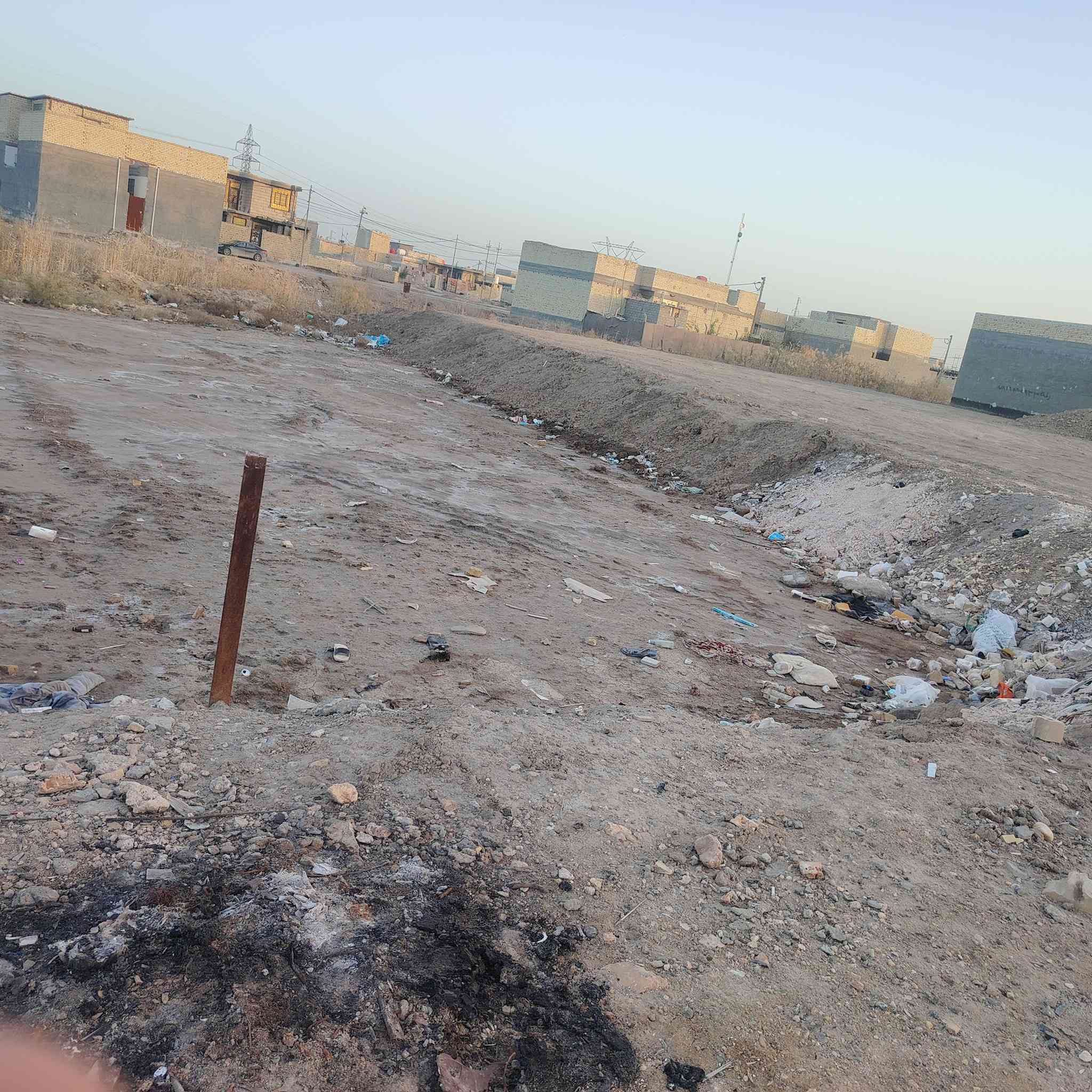 قطعه للبيع 400متر وي الفضله 500.. المكان الحولي شارع السياسين مجمع حجي حسين. ***********
