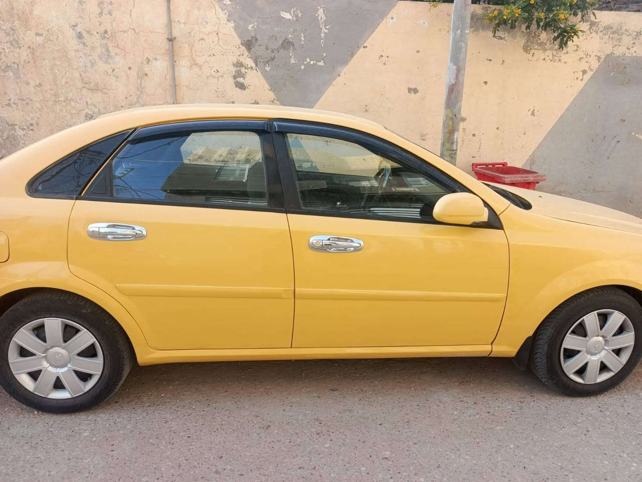 بسم الله الرحمن الرحيم
السلام عليكم سياره للبيع مرشوشه صبغ للجماليه فقط مكينه نضيفه كير نضيف تخم تواير حداديه كهربأيات جاهزه مجهزه 
مصفره هيئه وغرامات ومداور ثاني يوم السعر 65 وبيها مجال 
الرقم ‏‪0782 685 4736‬‏
