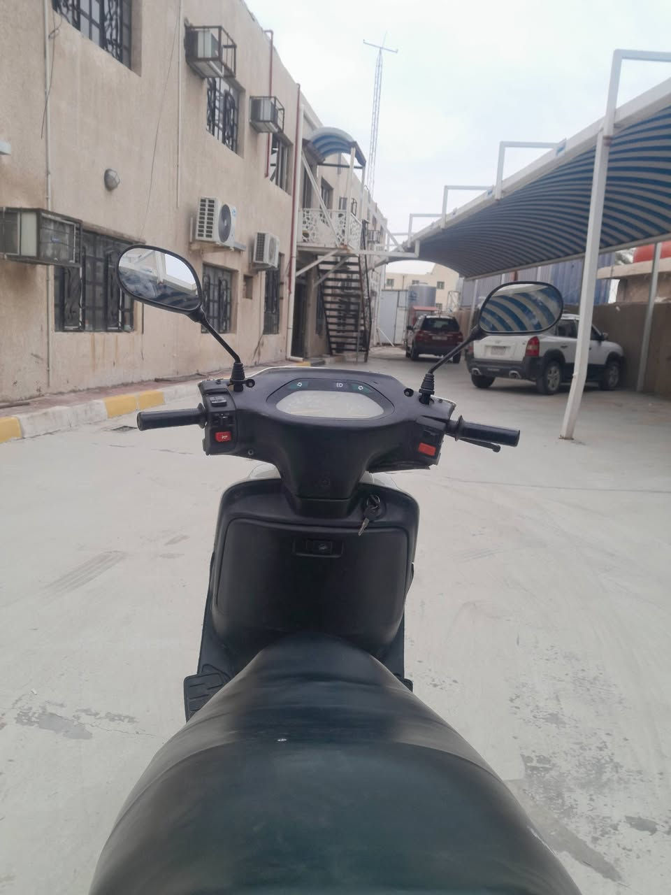 السلام عليكم دراجة فراشة نكره سلف وهندر مكينه ناعمه خير من الله لايت عالي ناصي اشاير تخم تاير جديد الستاند وصطي استاند صفحه قفل جنطه السعر ٣٠٠ بيه مجال بصيط   الاتصال ***********
