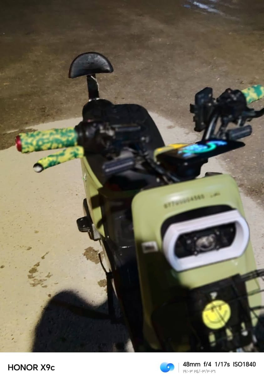 السلام عليكم 
ماطور شحن 
نوعيه  R9
ماطور جديد موديل 2025 نضف 100/95 
باتري اصليات خمس باتريات
تايرت جدد 
اضواء LED
زينون عالي وناصي 
أربع نمر
يمشي 109
يمشيك خير من الله سعر 425
مكاني لايمن 

***********
