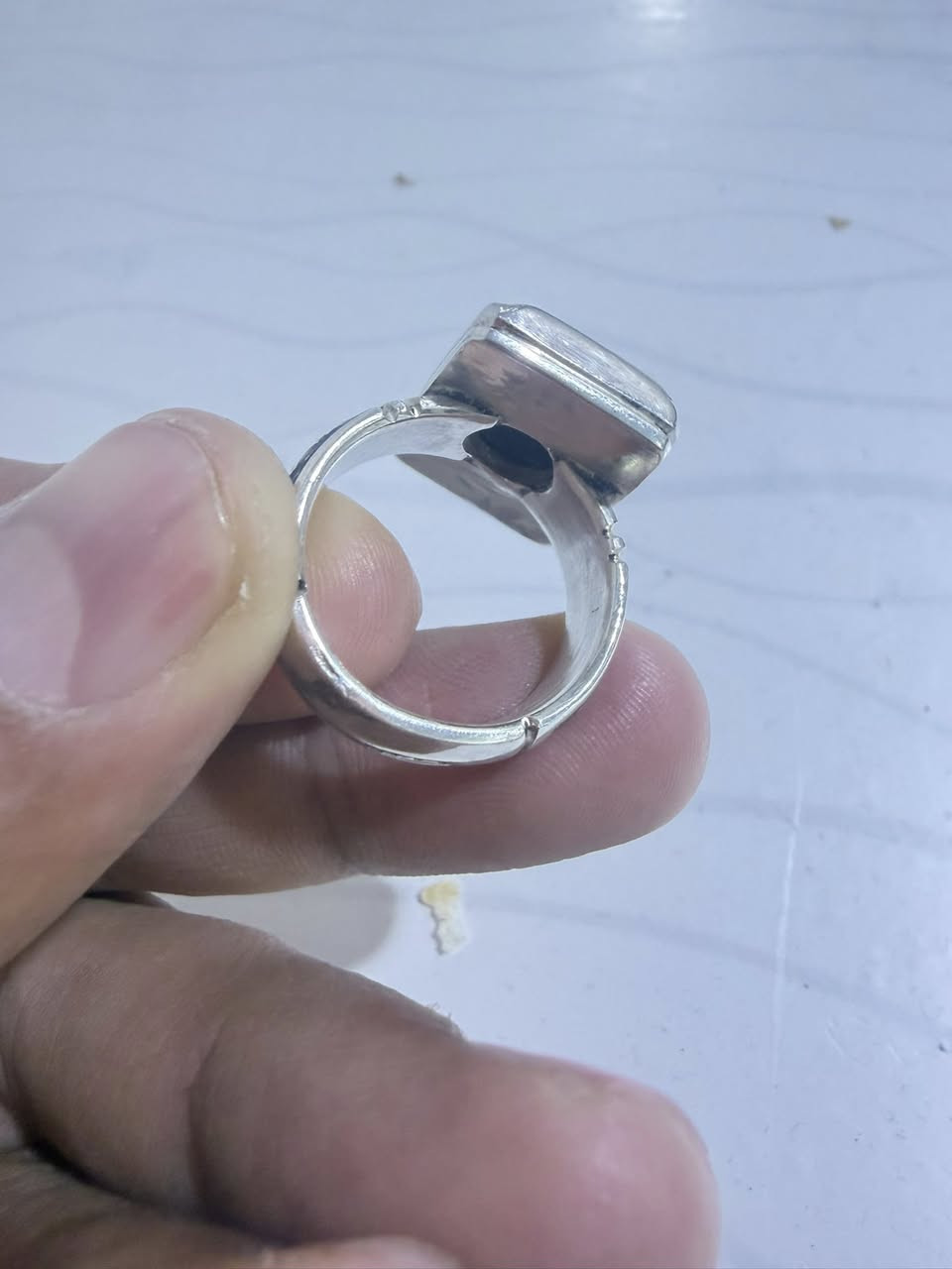 حجر صيني الخط كوفي قديم ( الملك لله)
اي استفسار اتصل او راسل 
***********
