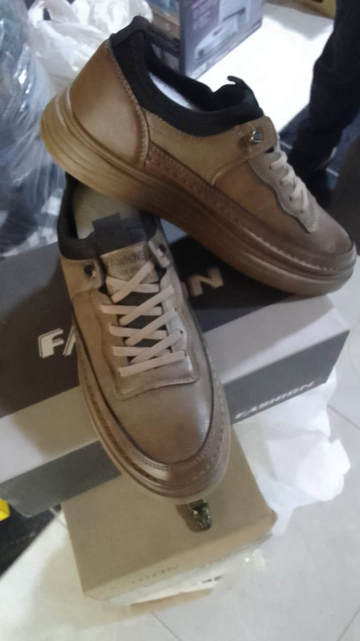 ⭕️لانبيع مفرد.. #جملةفقط⭕️
شروة احذية شبابية كواليتي عالي اوروبي 
اكثر من 25 موديل 

مقاسات من 40/45 
سعر القطعة 7 الف دينار
اقل كمية 300 قطعه
متوفر كميات

♦️شحن محافظات
اربيل :: وتساب ابو لاوند
***********
