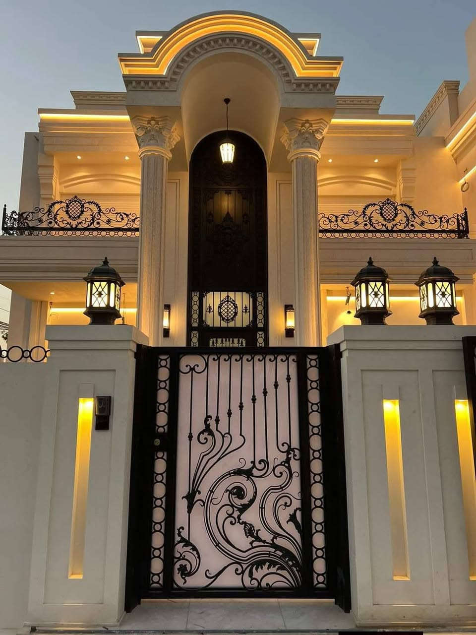 حدادة أبو جود لبيع كافه أنواع الابواب والشبابيك والمحجلات والقمريات العنوان موصل صناعه الكرامه جانب الايسر انسب الاسعار واتساب ***********
