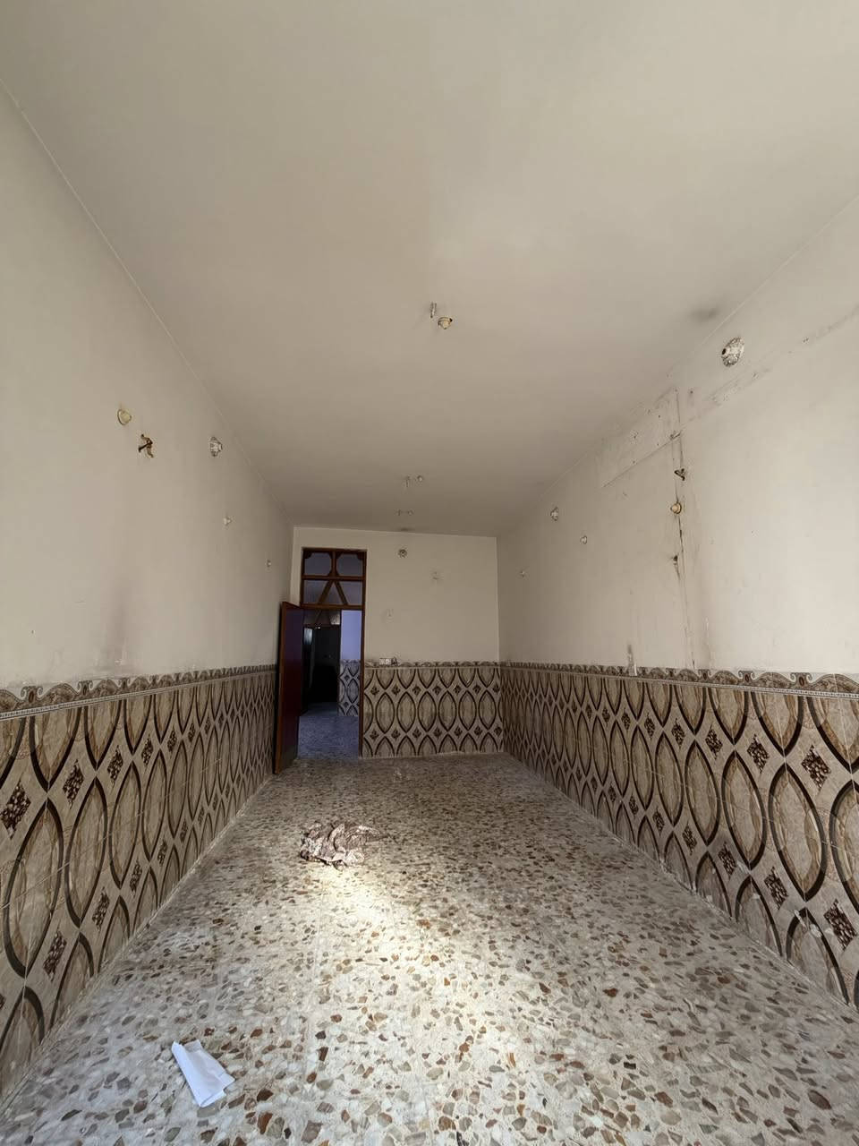 🏡دار للأيجار 🏡.
المساحة :: 125 متر 

📍موقع الدار :: ابي غرق حي الحسين قرب اسواق العائلة 

🚫طابق واحد :: غرفه / هول / صالة / مطبخ / صحيات داخليه وخارجيه / كراج / منور 
————————————————-
للاستفسار مراسلة الصفحه 
او الاتصال على الارقام 
 0️⃣7️⃣7️⃣2️⃣6️⃣9️⃣9️⃣8️⃣2️⃣9️⃣2️⃣
                   سيد محمد الحلو 
 0️⃣7️⃣8️⃣1️⃣0️⃣8️⃣4️⃣8️⃣3️⃣0️⃣3️⃣
———————————————— 
                
                     القلم للعقار
📍 عنوان المكتب - ابي غرق - حي الحسين - قرب مشروع الماء
