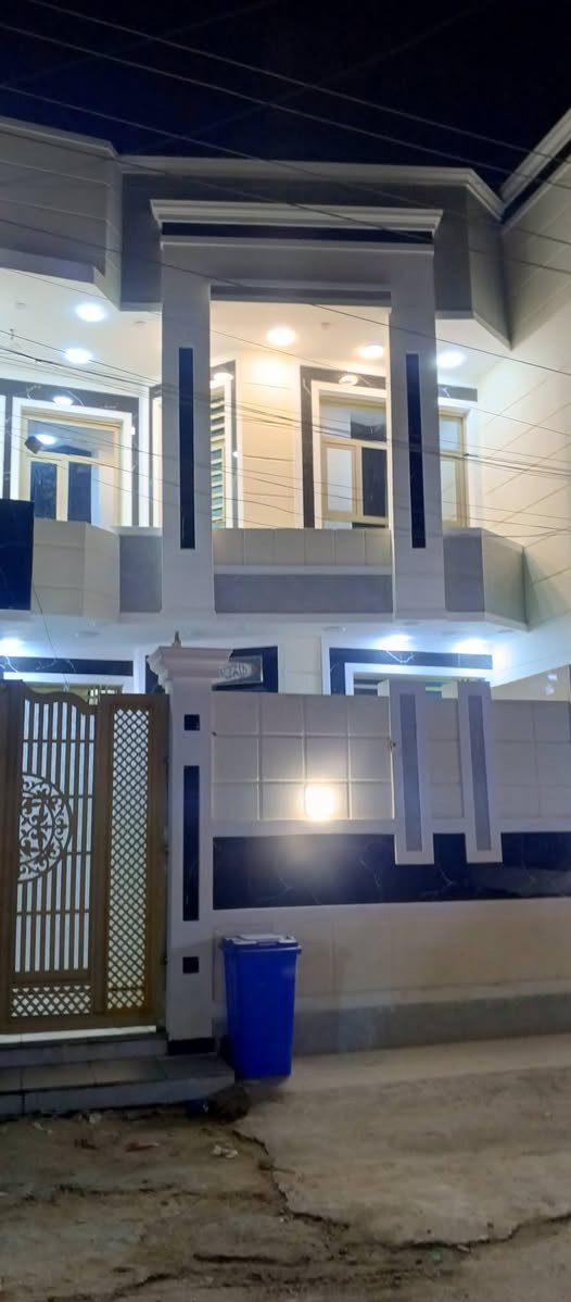 السلام عليكم عندي بيت 150 متر   اربع غرف نوم استقبال وصالتين حمامات اثنين بناء2025 بغداد الامين الثانيه شارع المكاتب يم روضه اليقين قريب على قناة  ***********
