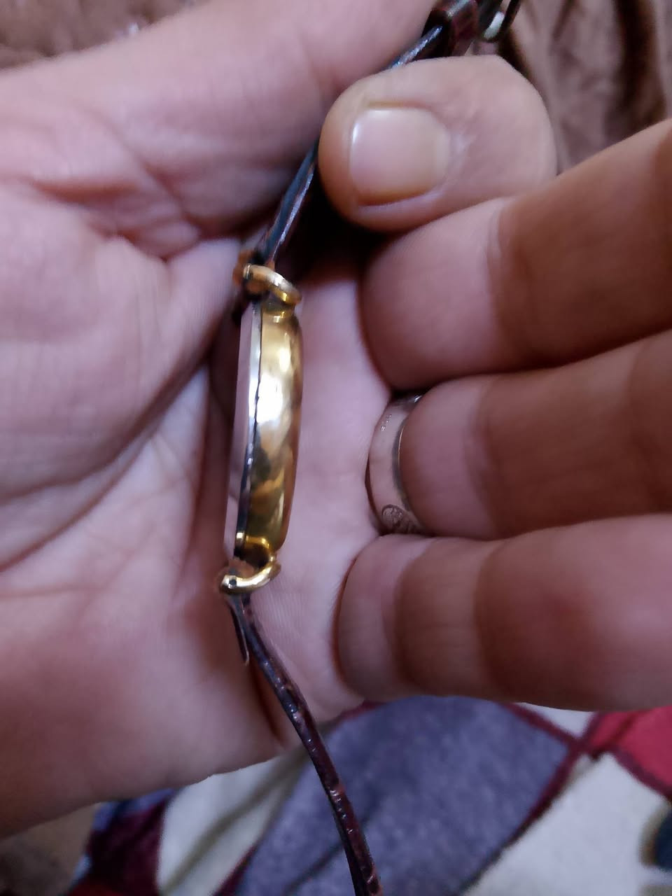 السلام عليكم...لونجين كوارتز قطر 32..سير وبك مستبدل..المراسله على الواتس ***********
