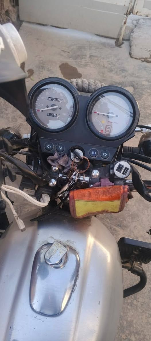 السلام عليكم شباب 
دايوان عضم موديل 2022
مرقمه بابل مشروع وطني ودراجه 
خير من الله تحويل ثاني يوم سعر 1400 وبيها مجال ***********

بكان بغداد العبيدي
