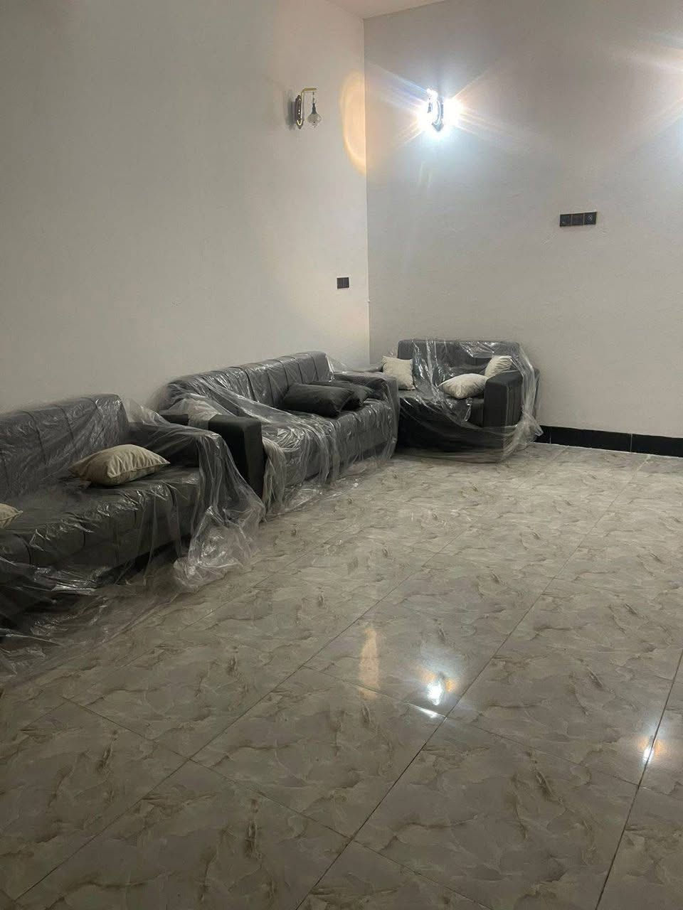 بيت للبيع المساحه ١٢٠ متر طابقين ٤ غرف نوم بناء ابلوك بناء درجه اولى قرار محكمه سند ٢٥ حولي مال ابو مهدي المهندس قرب الجسر الكهربائي طريق الزوار المشايه والمواكب قرب مجمع جنه السلام السعر ١٢٥ مليون التوأصل ***********
