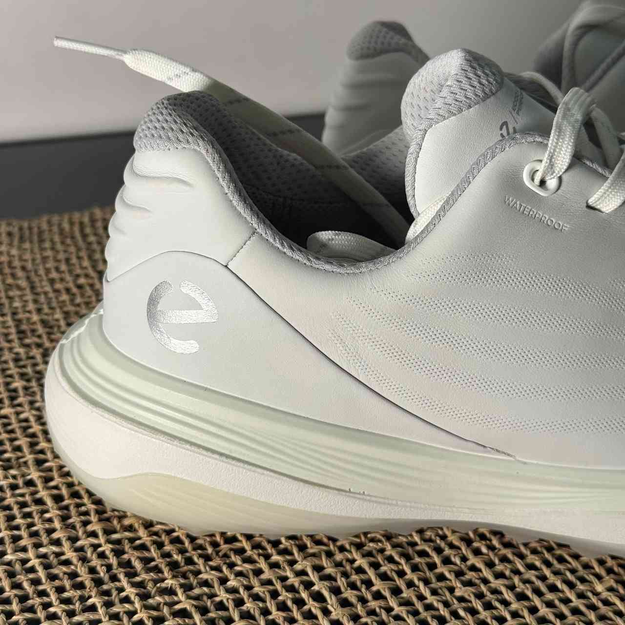 Original Ecco Golf Lt1 Hybrid shoes. New with out box.
One pair 39. Delivery is available. بغداد, العراق


**إذا كنت صاحب هذا الإعلان وتريد حذفه لأي سبب، رجاءا أرسل رسالة إلى الدعم الفني**