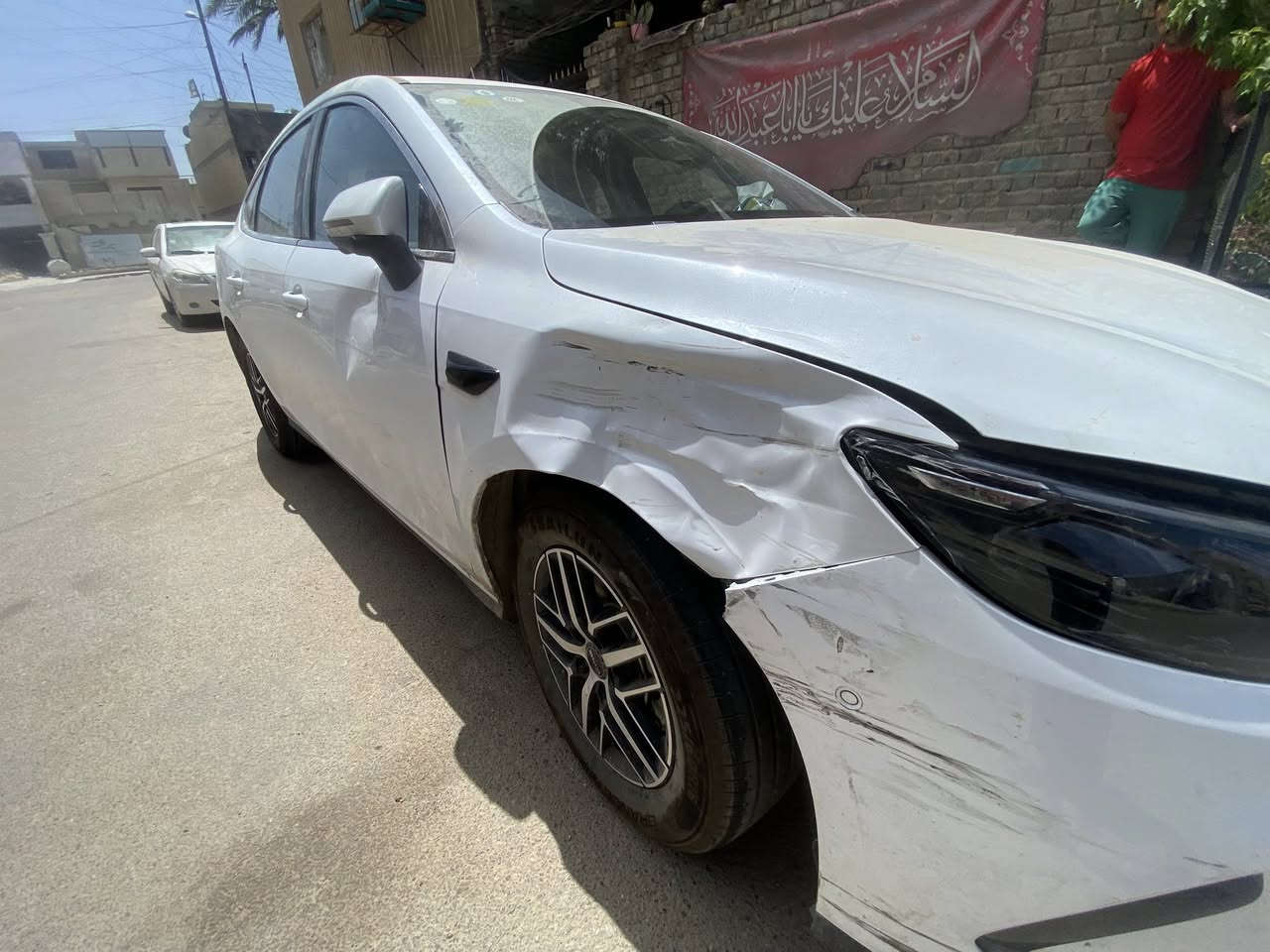 السلام عليكم سيل فايف فول مواصفات ميحتاج اكول المواصفات الكل تعرفها   السياره بيها هذا الحادث كدامكم حادث جديد البارحه صار الباقي كفاله وداخل السياره هم  السياره ماشيه كهرباء وبانزين ٢٠ الف السياره سعرها ١٤٢ قفل سعر الجديد ١٥٧ وماكو بالسوك رجاً المو شراي لايتصل 
***********
