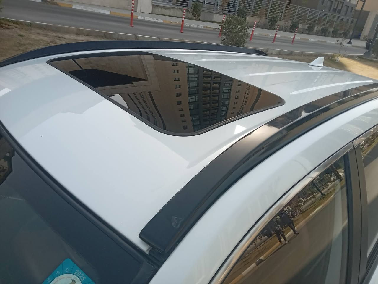 سلام عليكم
للبيع او للمراوس 
فروت لاندر 2025  
ماشيه  9000 km 
موصفات فتحه 
مكينه 2000 
بصمه جلد احمر  كرسي كهرباء 
تحكم ستيرن هندبريك بصمه اوت هولد
تبريد قطعتين
ويل كب كروم 
لد أمامي اربع عدسات 
حمالات   
السعر 177$
***********
***********
بغداد الكرخ حي الجهاد
