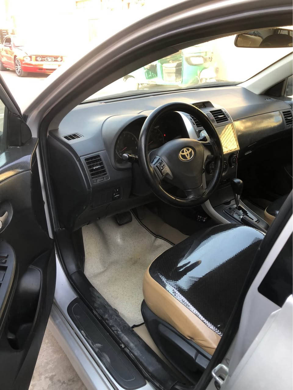 السلام عليكم 
اللهم صلي على محمد وال محمد 
كورلا 2009 مصبوغة عام جمالية بغداد هزة وسنوية ورقم جدد 
كاملة من كلشي كير محرك تبريد صدر  بدون اي نقص سيارة جديدة بمعنى الكلمة 
حادثها طرف الجامرلغ الورة السايق 
باسمي تحويل ثاني يوم 
السعر 89 وبيها مجال قليل 
مكانها بغداد الدورة 
*********** بغداد, العراق
