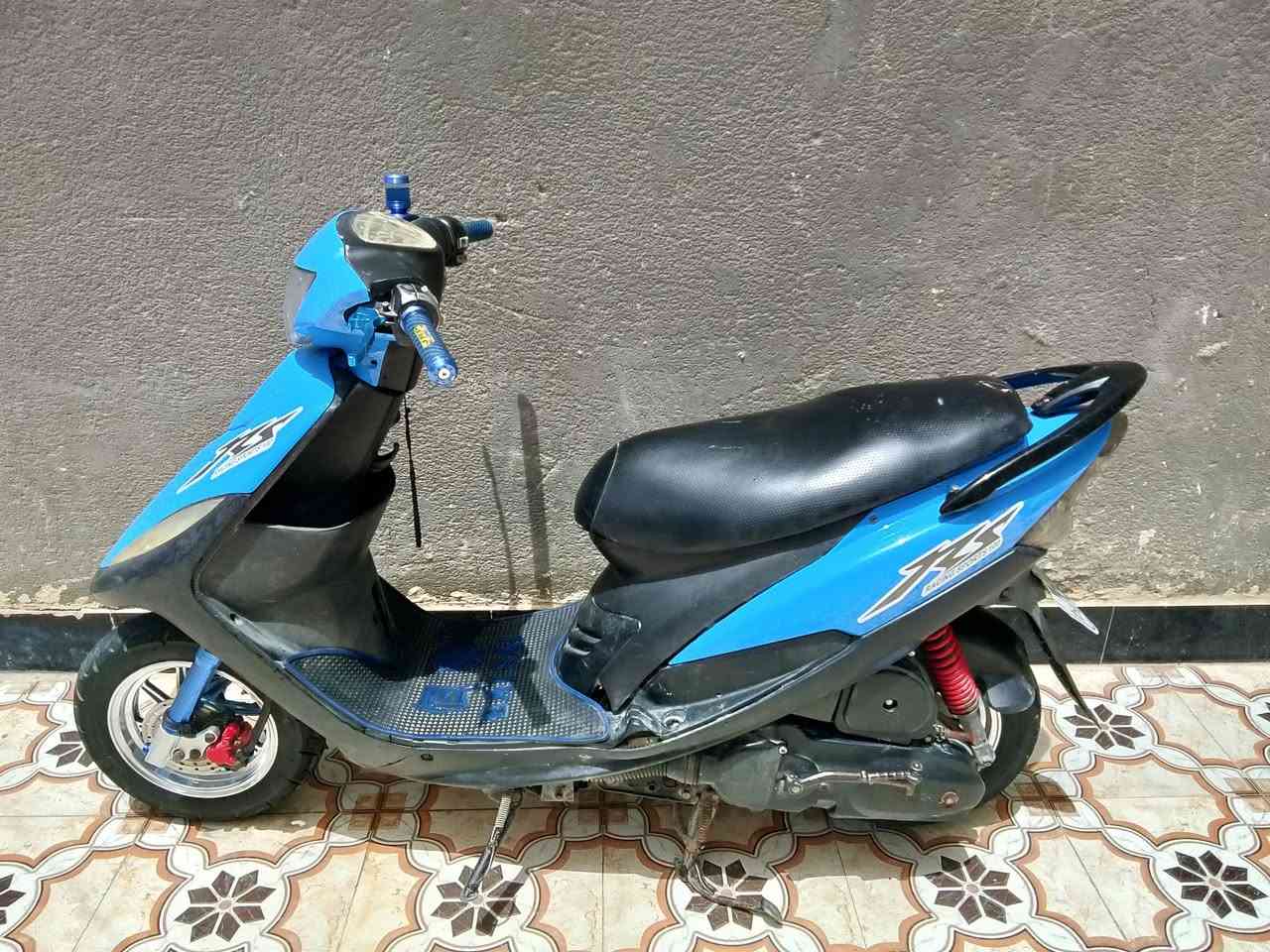 دراجه ماكس للبيع عدله ما مفتوحه 550 وبيها مجال مكان مركز ناصريه788 369 9163
