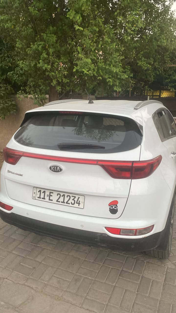 السلام عليكم سبورتج ٢٠١٧ خليجي .
ماشية ١٤٨ الف نص فول . 
السونار مرفق ويا الصور . 
السعر ١٨٠ وبيها مجال للشراي 
تواصل على رقمي ما متوفر على الفيس . 
***********
