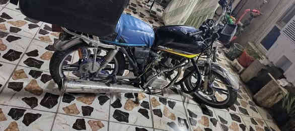 السلام عليكم دراجه سيفان للبيع 5 كير دراجه نقوصات بسيطه اشاير ولايت على باتري 
مكينه حلوه سعرها 350 اني مكلف بل نشر اتصال فقط او واتساب خاص ماكو 
( الصندوك مو وي الدراجه) 
***********
مكاني حي الجهاد
