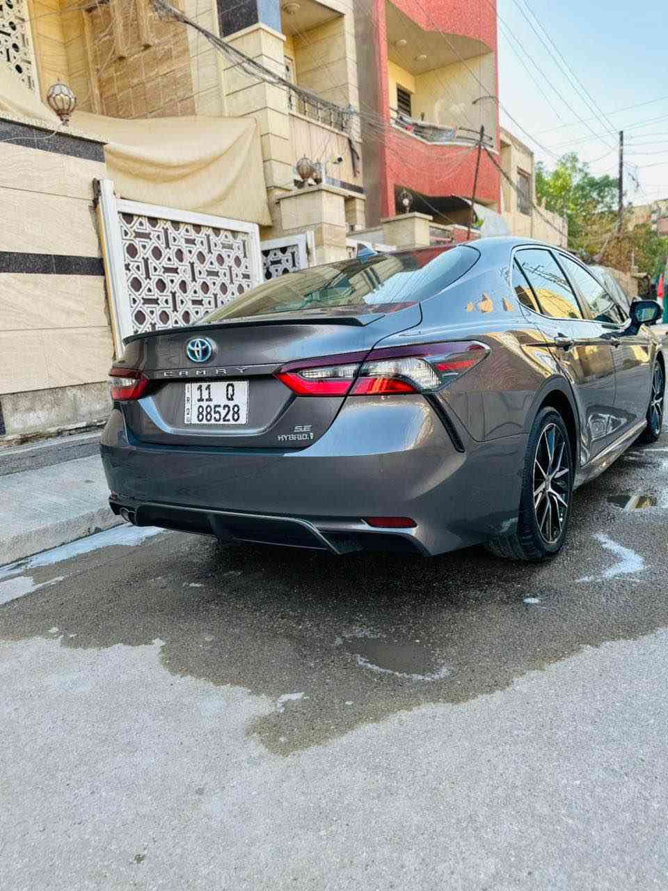 السلام عليكم 
تيوتا كامري 2024 لون جكليتي 
رقم بغداد  ترقيم جديد 

مواصفات se هايبرد :- 

بصمه تشغيل + بصمه ابواب 
كشنات تدفئه + ستيرن 
رادارات اماميه وجانبيه وخلفيه 
ويل كب كبير 
شاشه كبيره + شاشه اعطال 
تحزديد مسار الطريق + مانع انزلاق 
وباقي المواصفات الاعتياديه المعروفه 

حادثها فقط خشم البنيد بارد بدوون صبغ بدون ايرباك 

فقط الدعاميه الاماميه مبدله 

السعر :- 215  وبيها مجال بسيط 

للاستفسار :- مكان السياره بغداد الصليخ *********** بغداد, العراق
