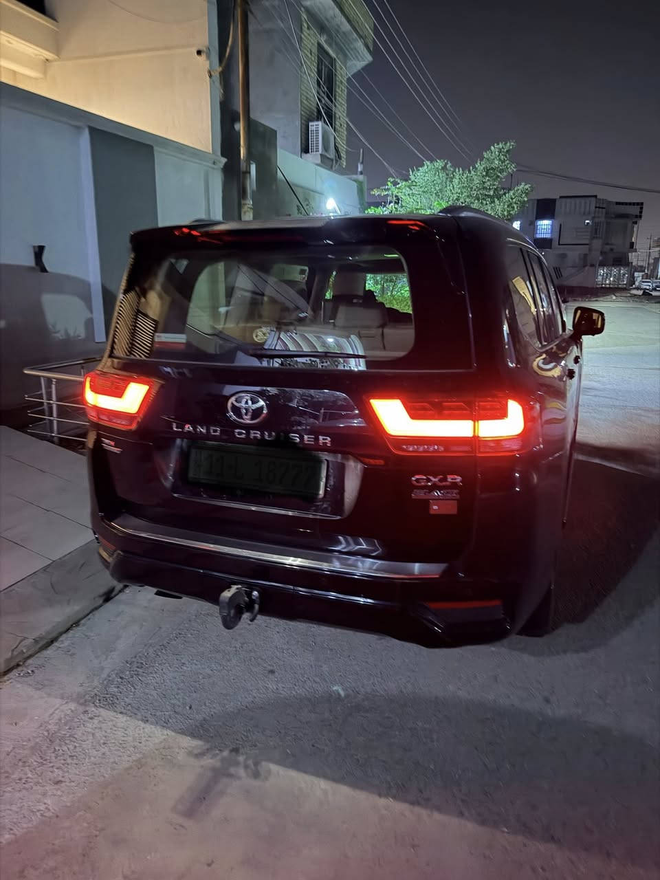 للبيع تويوتا لاندكروزر 2024 GXR
Twin Turbo Black Edition

✨ المواصفات:
 • وارد وكالة العراق (مواصفات خليجي أصلي)البعاج 
 • موديل 2024
 • محرك 3.5 توين تيربو قوي واقتصادي
 • شاشة كبيرة حديثة + كاميرات 360 درجة
 • نظام JBL صوت فاخر
 • بنيد ودعامية امامية حماية PPF
 • داخل بيج فاخر / خارج أسود Black Edition
 • صيانة وكالة منتظمة
 • بدون صبغ نهائيًا
 • ممشى 46 ألف كم فقط

🛠️ السيارة بحالة ممتازة جدًا من جميع النواحي، نظيفة وجاهزة بدون أي ملاحظات، استخدام شخصي محافظ عليها بش


**إذا كنت صاحب هذا الإعلان وتريد حذفه لأي سبب، رجاءا أرسل رسالة إلى الدعم الفني**